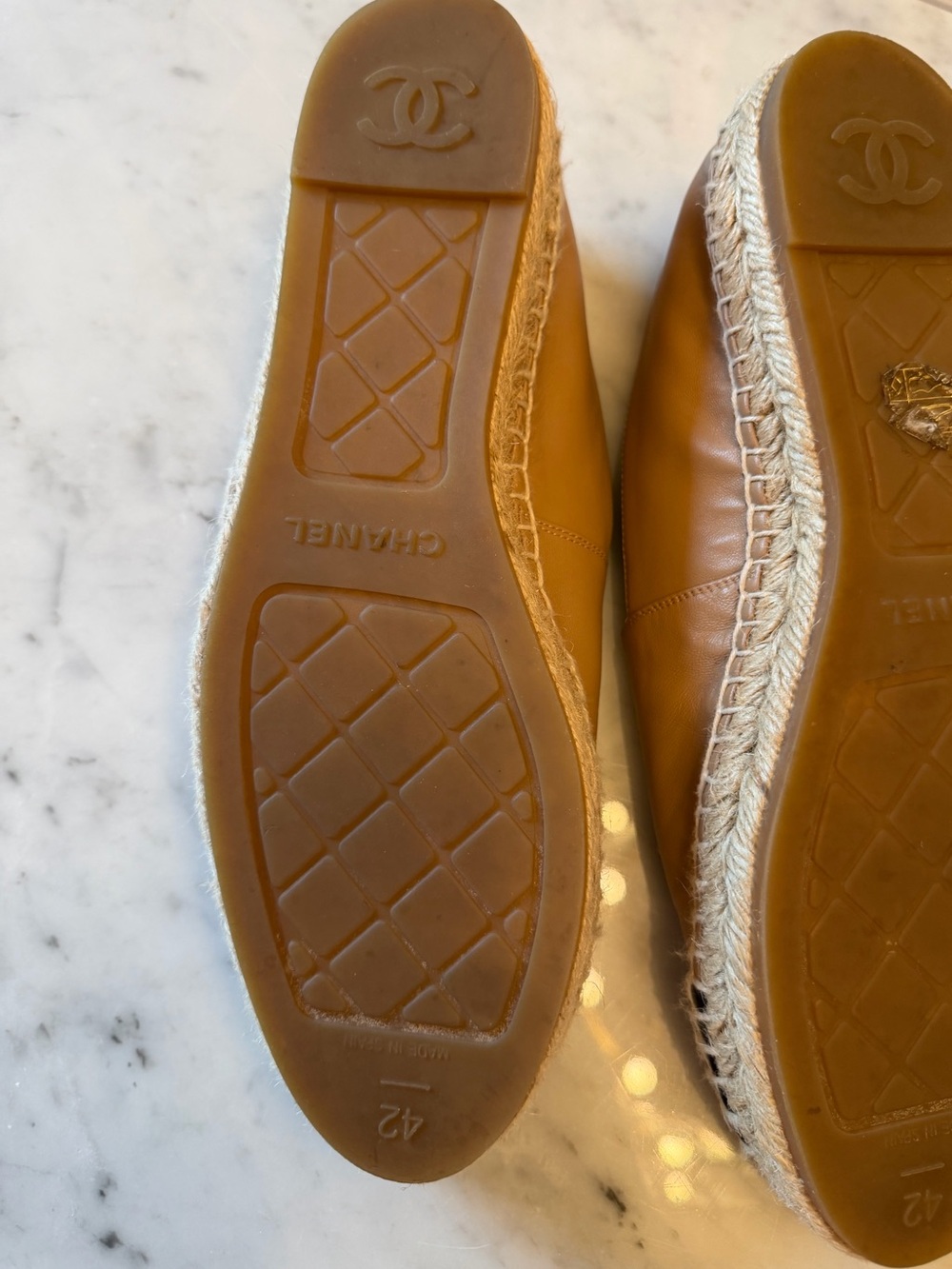 Chanel CC Logo Beige & Black Leather Espadrilles - size 42 EUC - Picture 3 of 8